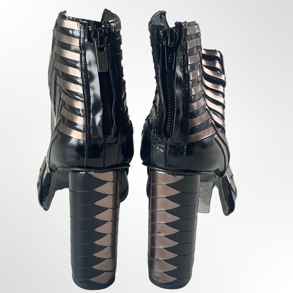 Robert Clergerie Black and Gold Heels in size 6 - Picture 3 of 8